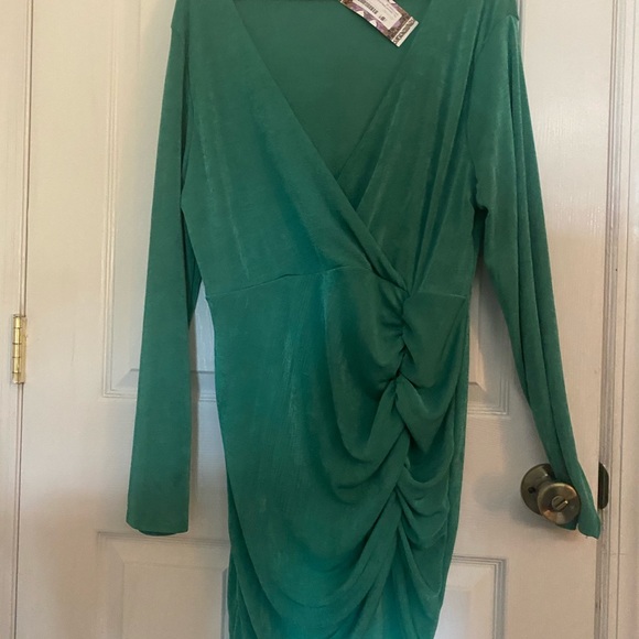Wrap ruched dress - Picture 4 of 4